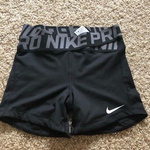 NIKE PRO high rise midi spandex shorts :)